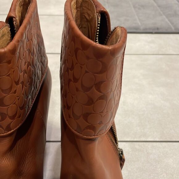 Coach woman’s high heeled booties - Picture 4 of 16